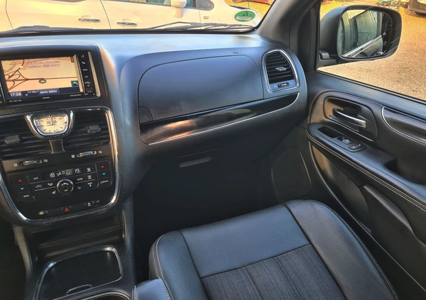 Lancia Voyager cena 61999 przebieg: 200473, rok produkcji 2014 z Miłakowo małe 781